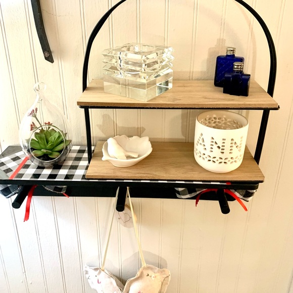 Wall Shelf with Pegs - Picture 10 of 10